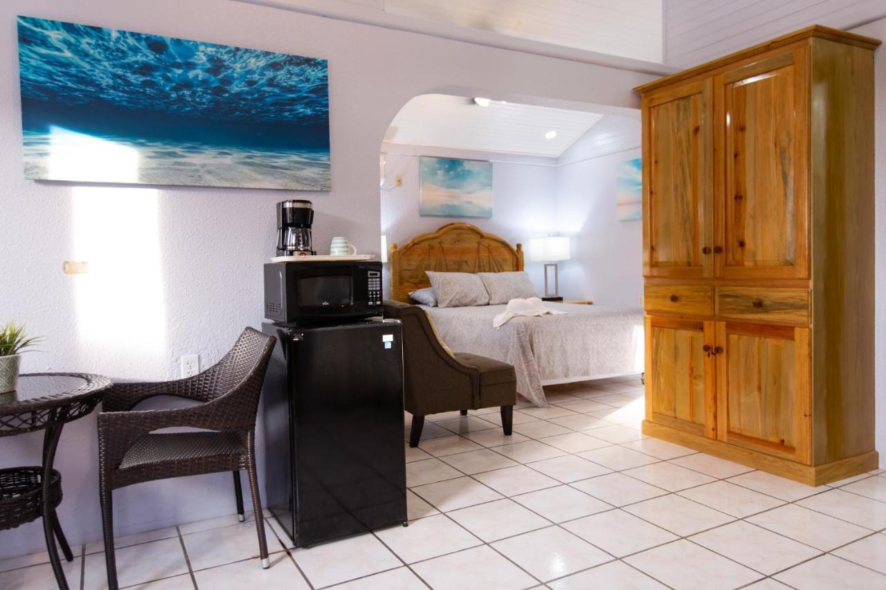 Sea Eye Hotel - Sunset Building Утила Екстериор снимка