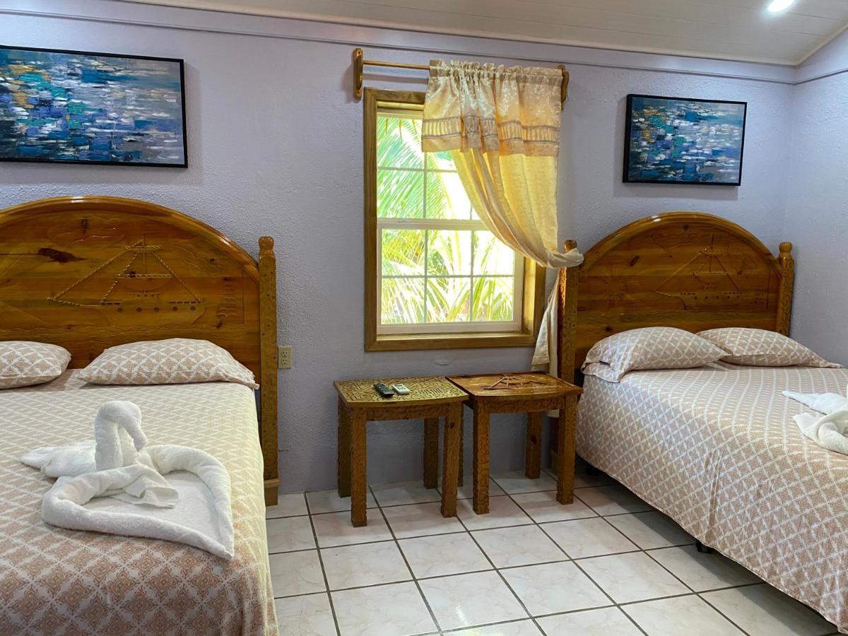 Sea Eye Hotel - Sunset Building Утила Екстериор снимка